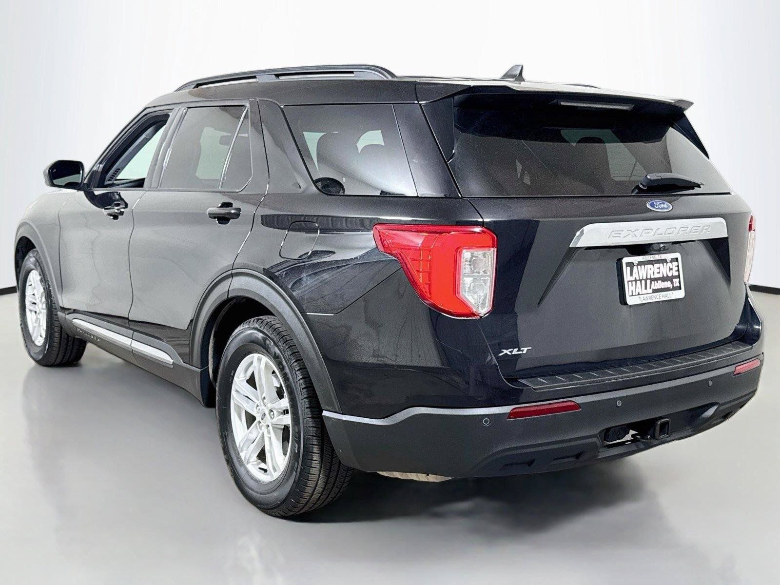 Used 2021 Ford Explorer XLT w/ Class III Trailer Tow Package RWD image 6