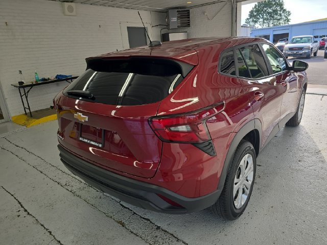 Used 2025 Chevrolet Trax LS FWD image 5