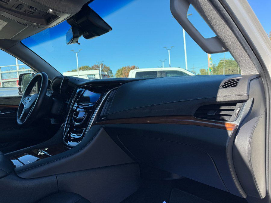 Used 2017 Cadillac Escalade Premium Luxury AWD/4WD image 21