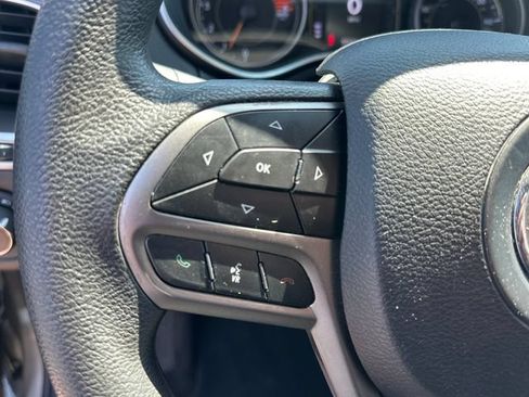 Used 2019 Jeep Cherokee Latitude w/ Popular Appearance Group AWD/4WD image 19
