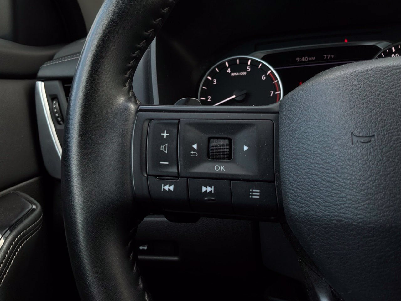 Used 2025 Nissan Rogue SV FWD image 36