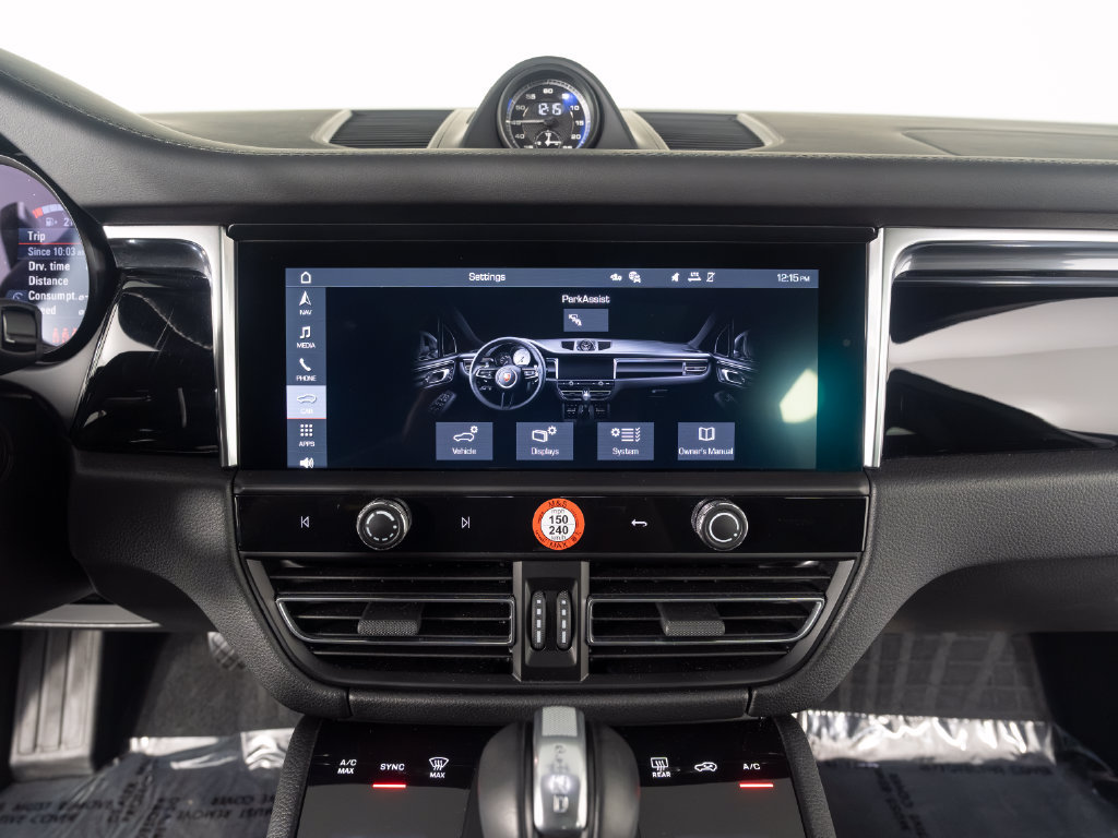 Certified 2026 Porsche Macan Turbo AWD/4WD image 29