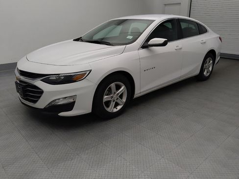 Used 2024 Chevrolet Malibu LT FWD image 2