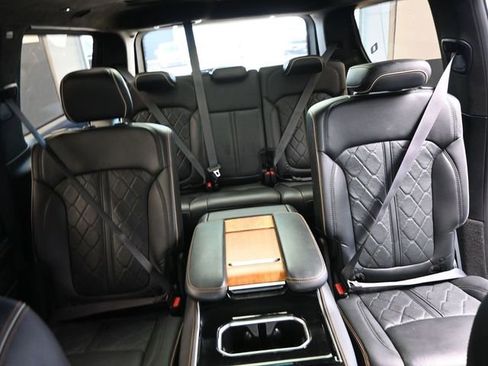 Used 2022 Jeep Grand Wagoneer Series III image 17