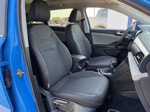 Used 2023 Volkswagen Taos SE w/ Panoramic Sunroof Package FWD image 30
