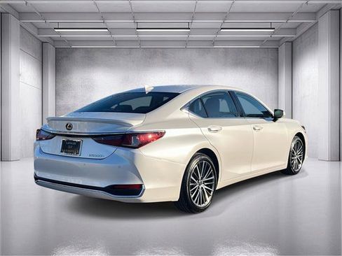 Certified 2025 Lexus ES 300h 300h image 3