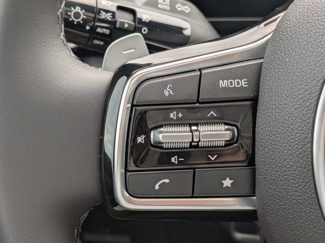 Certified 2025 Kia Carnival SX FWD image 28