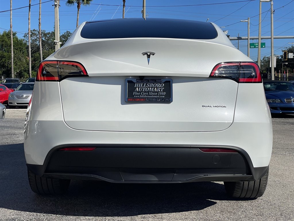 Used 2024 Tesla Model Y Long Range AWD/4WD image 18