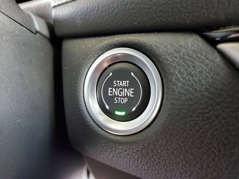 Used 2025 Cadillac XT4 Premium Luxury FWD image 31