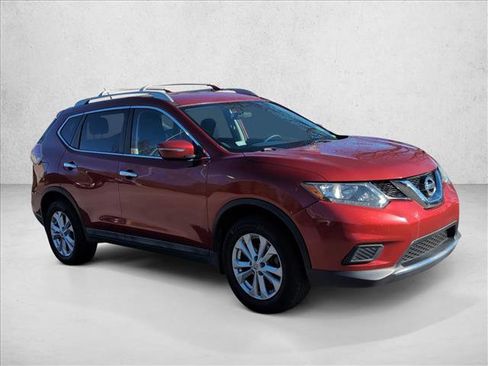 Used 2014 Nissan Rogue SV image 3
