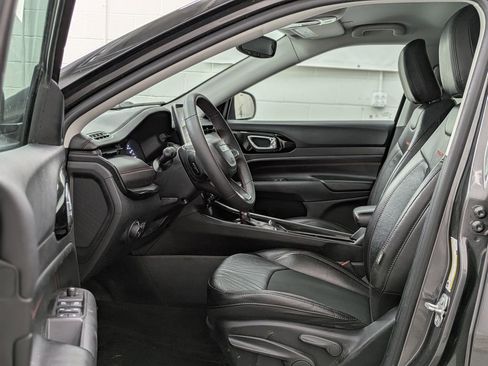 Used 2022 Jeep Compass Trailhawk image 3