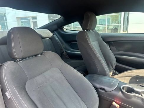 Used 2019 Ford Mustang Coupe w/ Black Accent Package RWD image 9