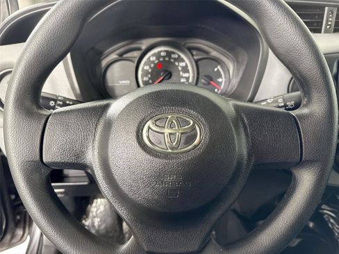Used 2015 Toyota Yaris L image 15