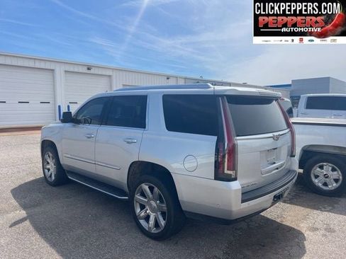 Used 2019 Cadillac Escalade Luxury AWD/4WD image 4