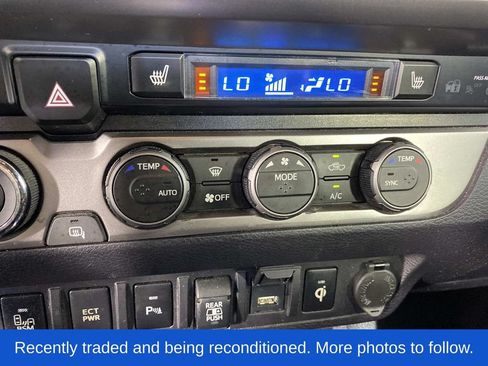 Used 2022 Toyota Tacoma Limited AWD/4WD image 22