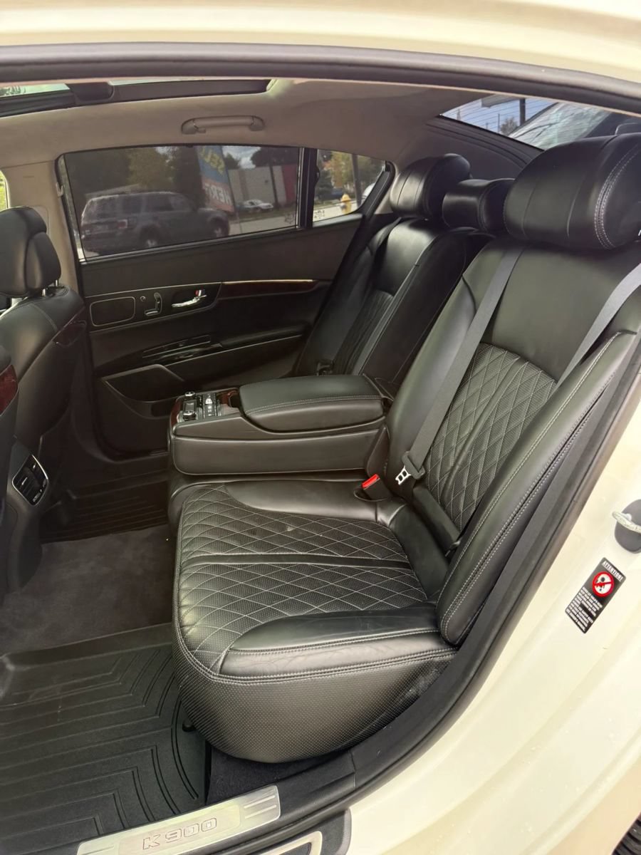 Used 2017 Kia K900 Luxury w/ VIP Plus Package RWD image 12