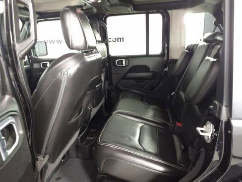 Used 2022 Jeep Wrangler Unlimited Sahara w/ Cold Weather Group image 15