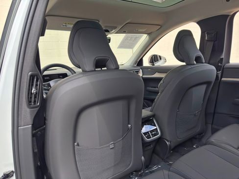 Used 2025 Volvo EX90 Ultra AWD/4WD image 32