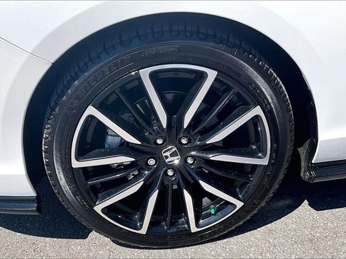 Used 2023 Honda Accord Touring image 9