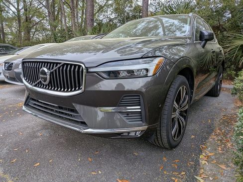 Used 2023 Volvo XC60 B5 Plus FWD image 2