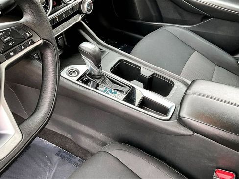 Used 2024 Nissan Sentra SV image 16