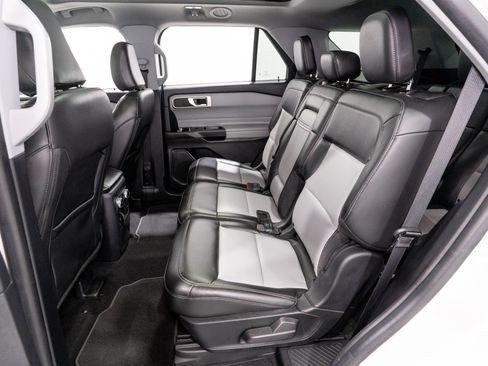 Used 2022 Ford Explorer XLT w/ Equipment Group 202A RWD image 33