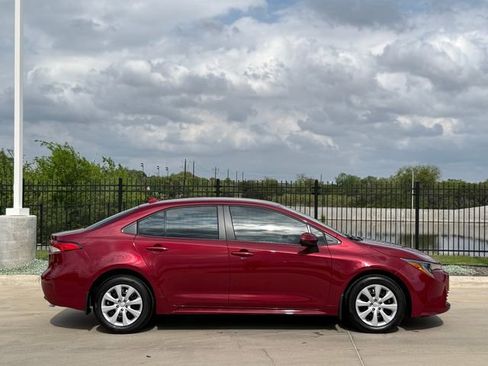 Used 2026 Toyota Corolla LE image 5