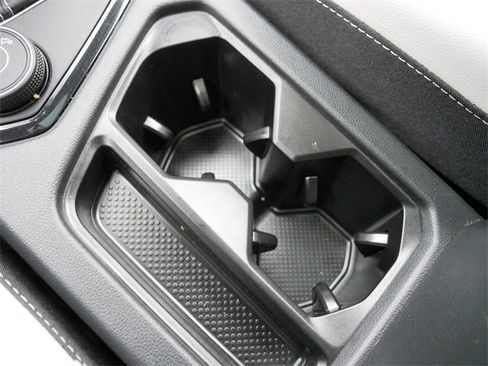 Certified 2025 Volkswagen Taos SE image 35