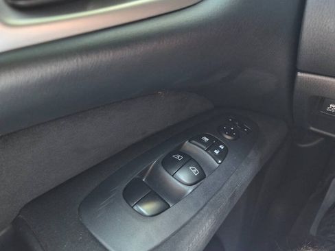 Used 2016 Nissan Pathfinder SV AWD/4WD image 7