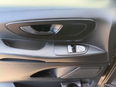 Used 2017 Mercedes-Benz Metris Passenger image 18