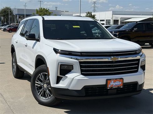 New 2026 Chevrolet Traverse LT w/ Driver Confidence Package image 2