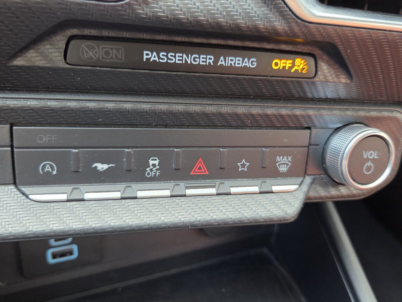 Used 2025 Ford Mustang Premium RWD image 30