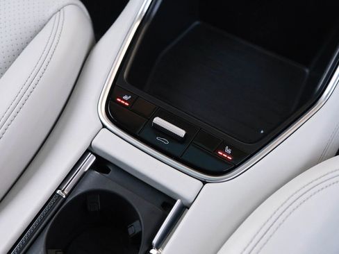 Used 2017 Porsche Panamera Turbo w/ Carbon Fiber Interior Package image 33