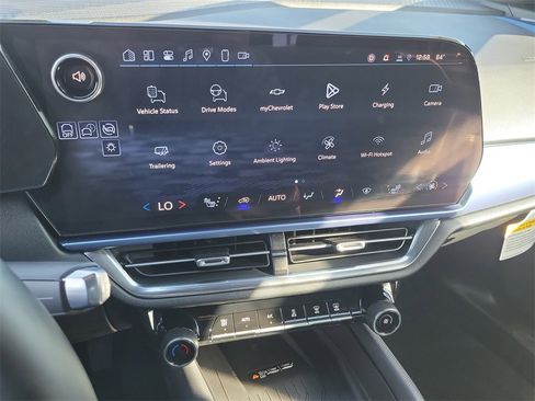 Used 2026 Chevrolet Equinox EV LT image 8