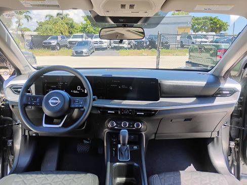 Used 2025 Nissan Kicks SV w/ SV Premium Package FWD image 91