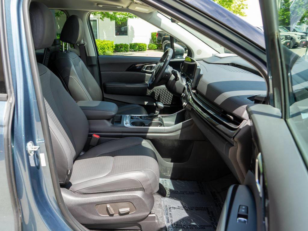 Certified 2025 Kia Carnival SX Prestige FWD image 10