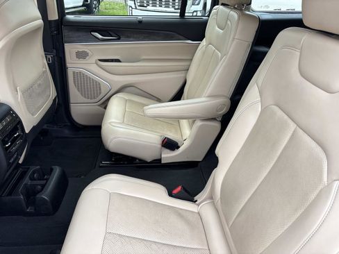 Used 2021 Jeep Grand Cherokee L Limited w/ Luxury Tech Group II image 32