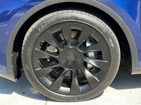 Used 2021 Tesla Model Y Long Range image 26