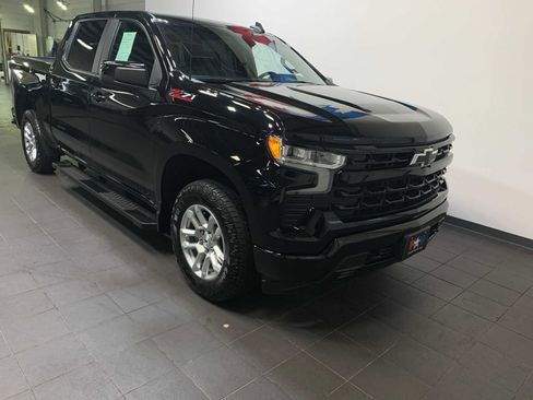 Used 2025 Chevrolet Silverado 1500 RST w/ Z71 Off-Road Package AWD/4WD image 2