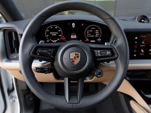 Certified 2025 Porsche Cayenne Coupe image 21