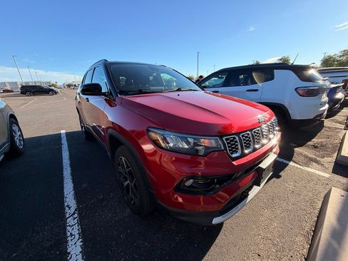 Used 2025 Jeep Compass Limited AWD/4WD image 4