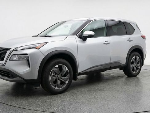 Used 2025 Nissan Rogue SV FWD image 3