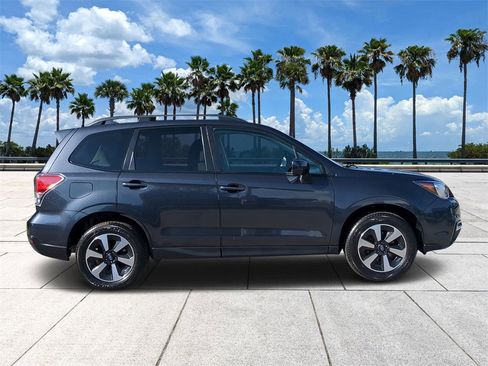 Used 2017 Subaru Forester 2.5i Premium image 2