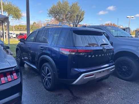 Used 2024 Nissan Pathfinder Platinum image 5