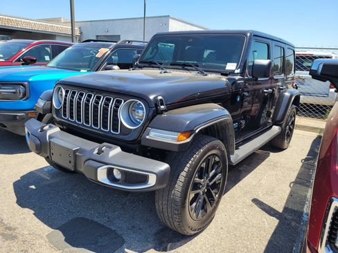 Used 2025 Jeep Wrangler Unlimited Sahara AWD/4WD image 1