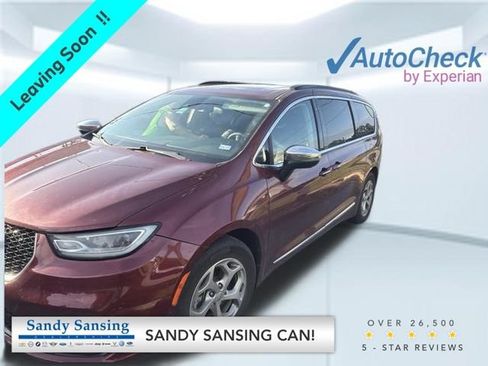 Used 2023 Chrysler Pacifica Limited w/ Uconnect Theater Family Group FWD image 1