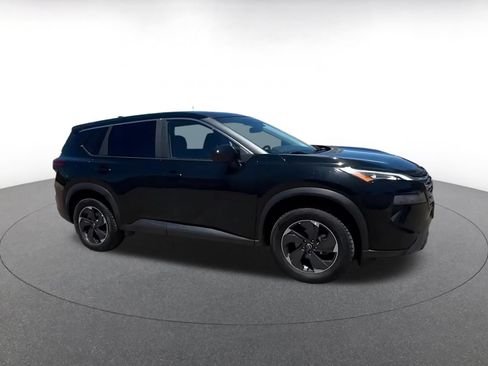 Used 2025 Nissan Rogue SV AWD/4WD image 2