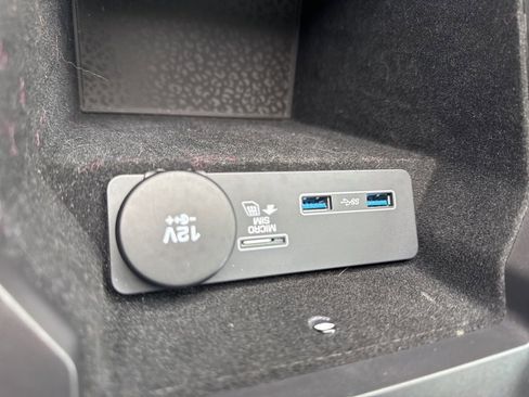 Used 2019 Jaguar E-PACE SE image 36