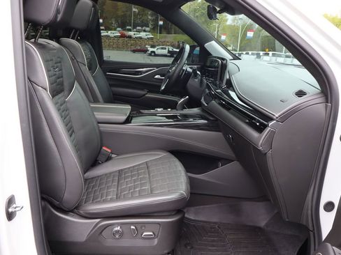 Used 2024 Cadillac Escalade ESV V AWD/4WD image 25