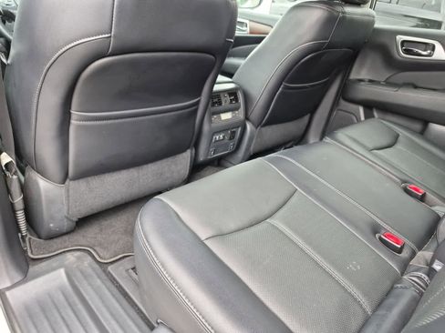 Used 2019 Nissan Pathfinder Platinum AWD/4WD image 18